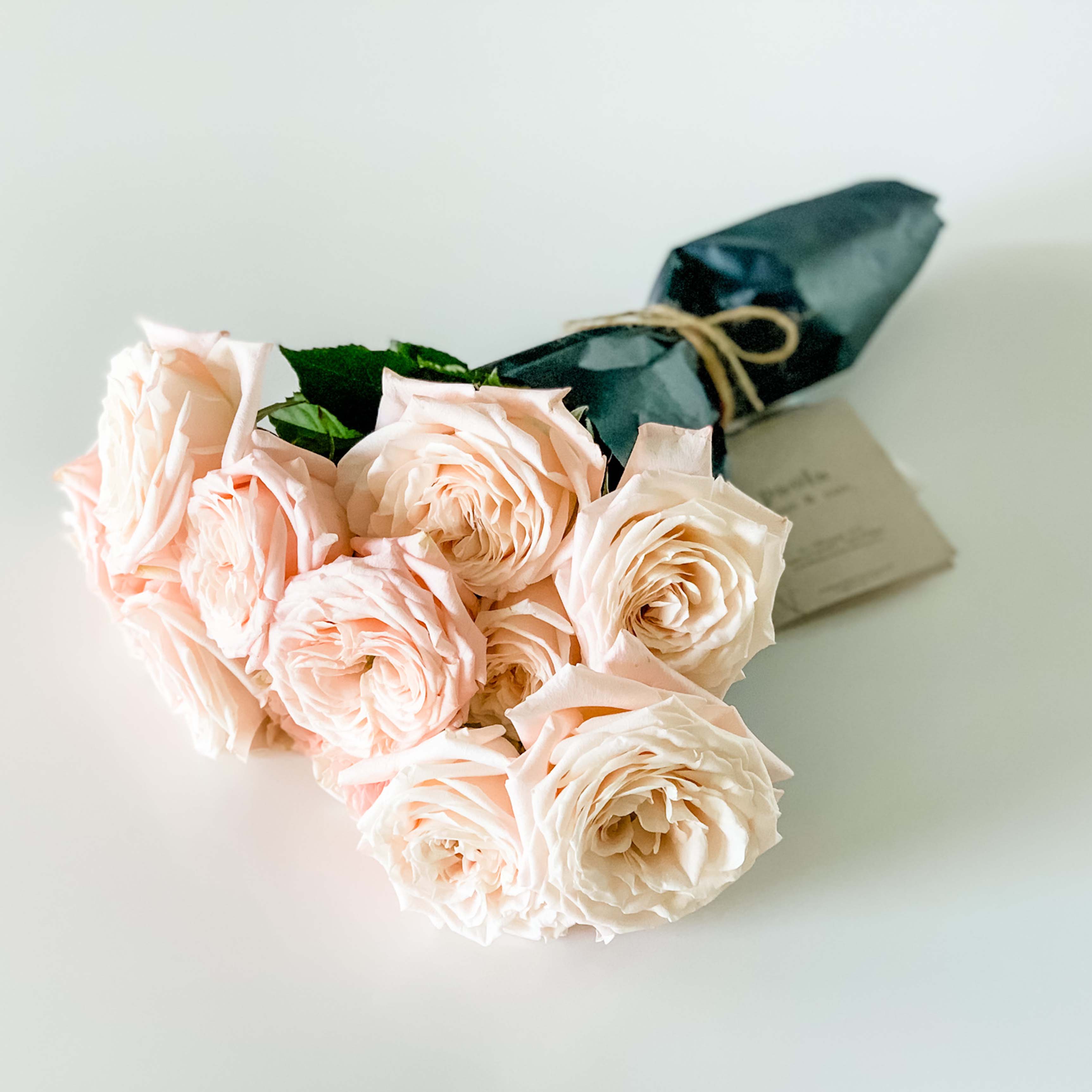 Atado de rosas inglesas